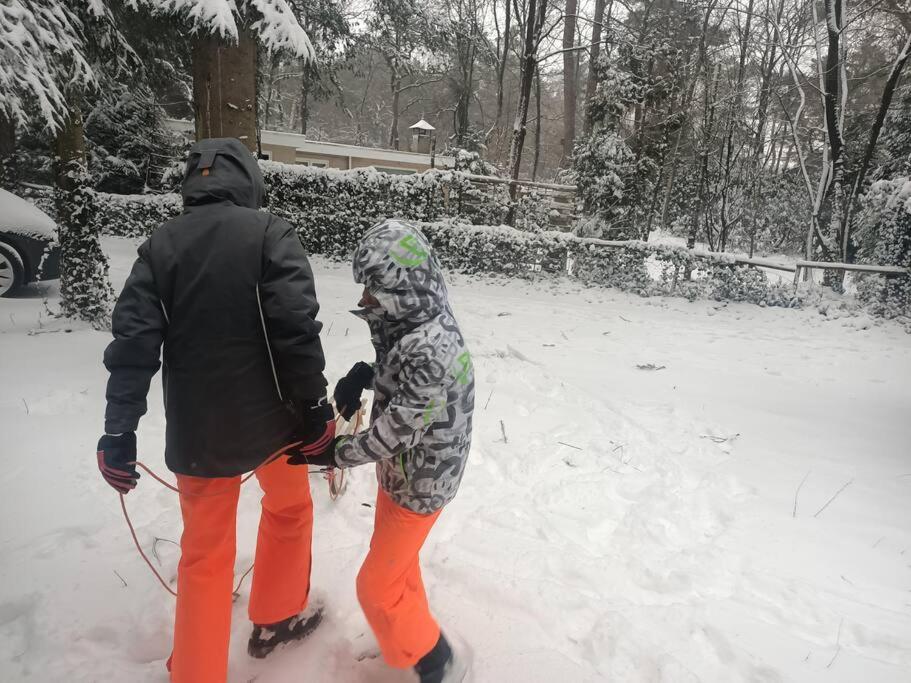 Kindvriendelijke Bungalow In Het Bos Bij Zwemmeer. Vilsteren Eksteriør bilde