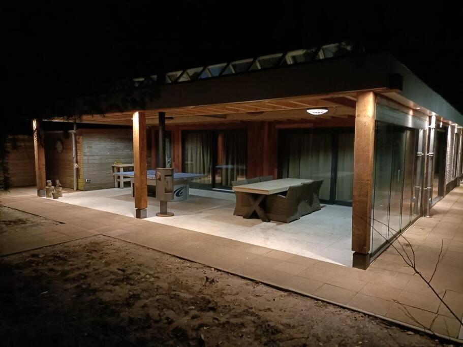 Kindvriendelijke Bungalow In Het Bos Bij Zwemmeer. Vilsteren Eksteriør bilde