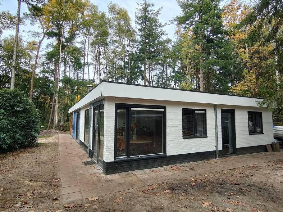 Kindvriendelijke Bungalow In Het Bos Bij Zwemmeer. Vilsteren Eksteriør bilde